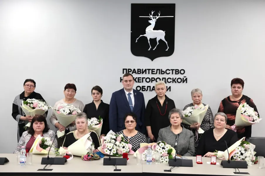 Почетный знак «Признание» вручили 10 нижегородским матерям воинов, погибших на СВО